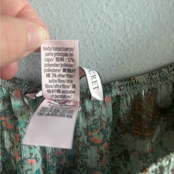 Victoria's Secret Floral off the shoulder romper - Picture 6 of 10